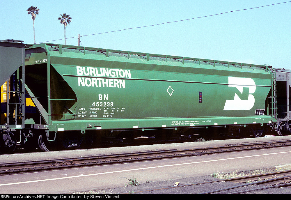 Burlington Northern covered hopper BN #453239